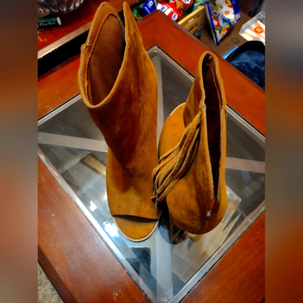 Open toe fringe Booties